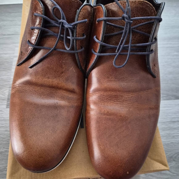 Red Tape Men's Classic Brown Oxfords - Picture 4 of 5